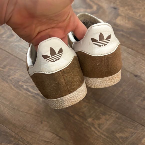 Adidas Big Kid Size 6 Gazelle Sneakers - Picture 4 of 6